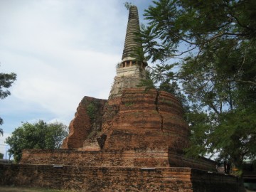 View of the main chedi of Wat Khun Saen