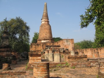 Main chedi of Wat Takrai