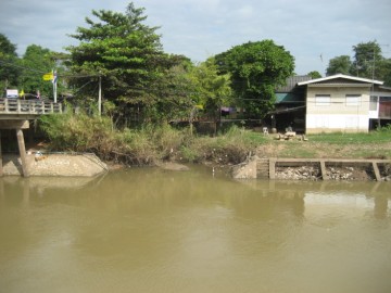Mouth of the Sra Bua Canal in front of the Palace
