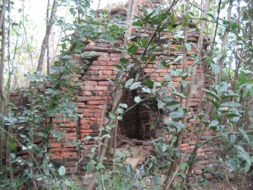 Remaining brickwork of Wat Bailo