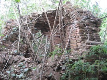 Remaining brickwork of Wat Bailo