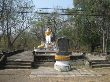 View of Wat Bot Racha Decha from the east