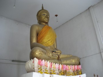 The Buddha image Luang Phor Khao