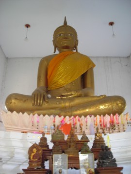 The Buddha image Luang Phor Khao