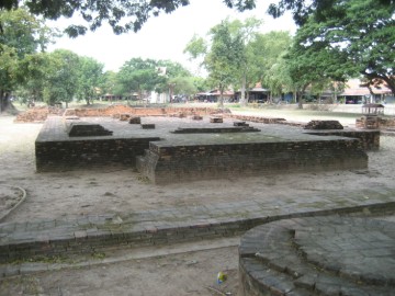 View of the ruins of Wat Khae