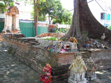 View of a monastic hall of Wat Khok Muang