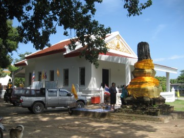 The ordination hall of Wat Klang Khlong Sra Bua