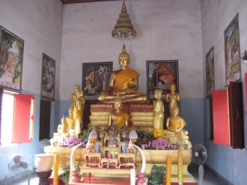 Buddha image at Wat Ko Kaeo