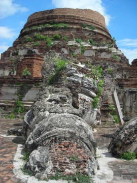 The main chedi of Wat Kudi Dao