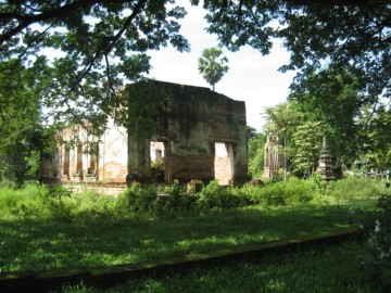 View of Wat Mai Khlong Sra Bua from the north