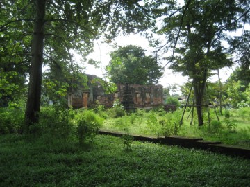 View of Wat Mai Khlong Sra Bua from the north