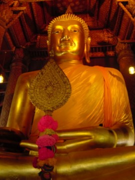 The main Buddha image, Phra Phanan Choeng