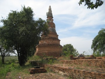 Chedi of Wat Phra Ngam and remains of the ubosot