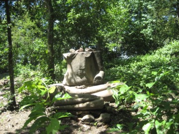 Buddha image fragments in situ