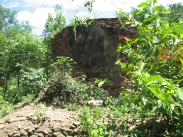 Brick remains at Wat Phraya Kong