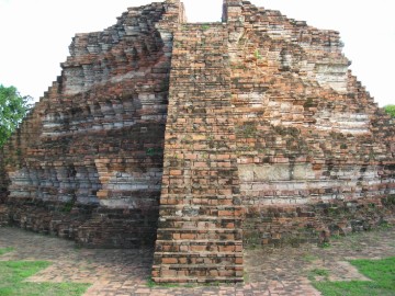 Remains of a chedi