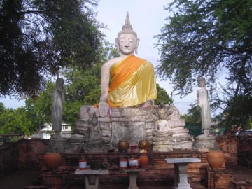 Buddha image at Wat Rakhang