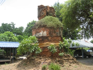 Ruined chedi of Wat Saliang