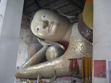 Reclining Buddha at Wat Sam Wihan