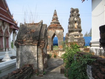 Part of the wall around the ubosot