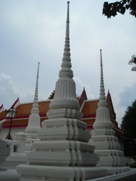 (Chedi at Wat Senasanaram)