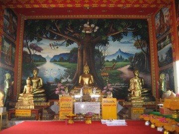 Buddha statues in the ordination hall