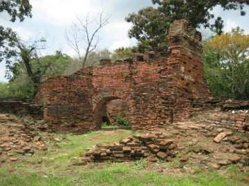 Pom Mum Wat Phra Sri Sanphet