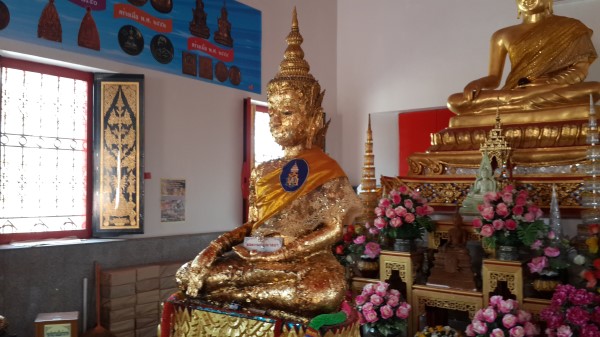 Luang Pho Thong Suk, the Buddha image of which cranial part of the head can be lifted 