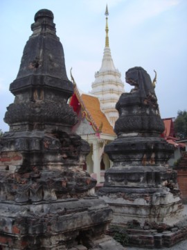 Chedi rai at Wat Wong Khong