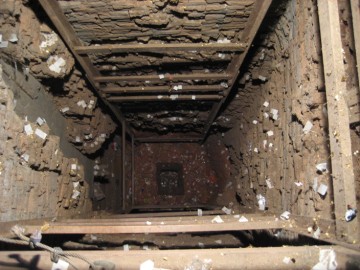 The reliquary chamber inside the main chedi